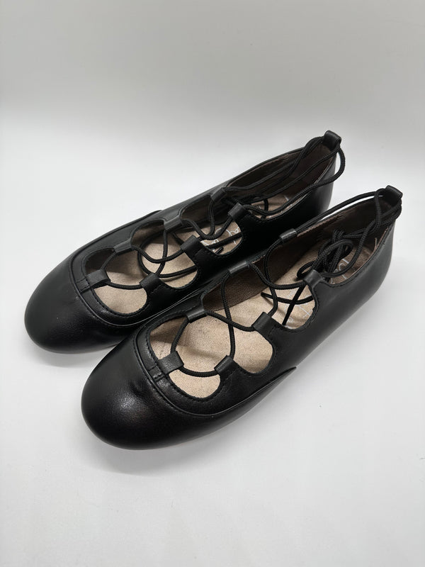 Papanatas Black Lace-up Flat